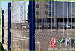 Bending curved welded mesh fence