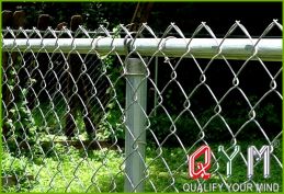 Chain link temporary fencing