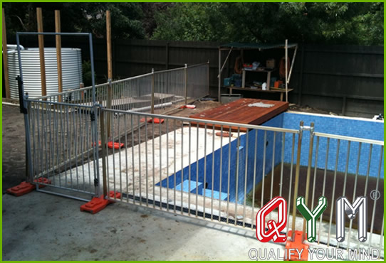 Portable pool fence