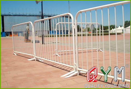 Steel crowd control barrier